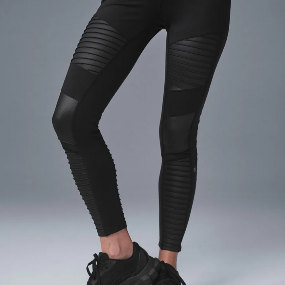 Alo 7/8 High-Waist Moto Legging Black High-Waisted Leggings - XS - Picture 4 of 16